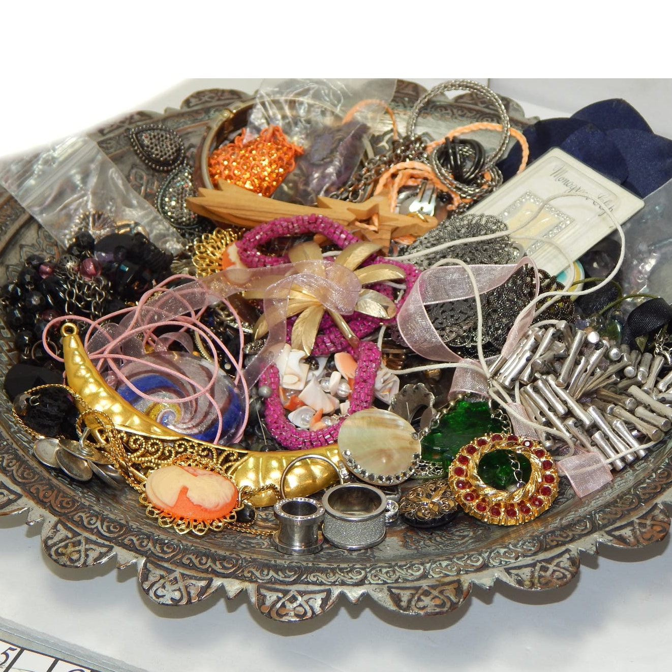 2lb Jewelry Making Craft Scrap Costume Jewelry Some Wearable Some Not Lot 30$